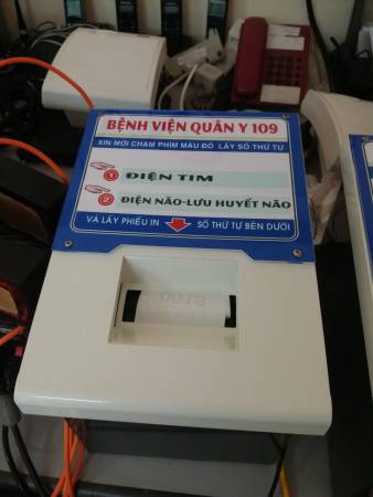 VNC hoàn thiện sản xuất, cung cấp lắp đặt hệ thống xếp hàng tự động phòng điện tim, điện não tại BV Quân Y 109