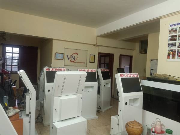 VNC hoàn thiện sản xuất 5 kiosk lấy số thứ tự màn 23.8 inch vncpr3 tại bệnh viện Đa khoa - Xanh Pôn