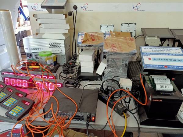 VNC hoàn thiện sản xuất, lắp đặt hệ thống xếp hàng tự động cho phòng một cửa - Bộ Công Thương