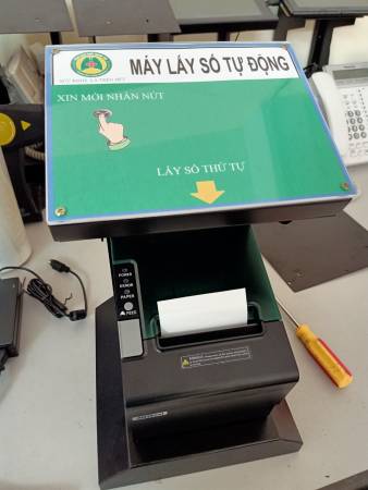 VNC QMS hoàn thiện máy in số thứ tự để bàn ký hiệu VNC PR1 cho bệnh viện Phổi Thanh Hóa