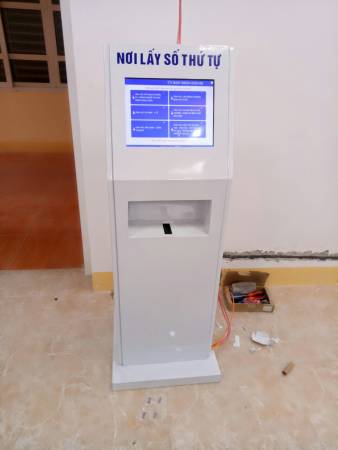 VNC hoàn thiện sản xuất, lắp đặt hệ thống xếp hàng tự động, kiosk tra cứu thông tin tại UBND huyện Tam Nông - Phú Thọ