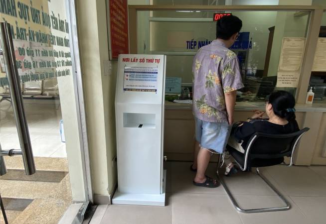 VNC QMS hoàn thiện sản xuất lắp đặt hệ thống xếp hàng tự động cho bộ phận 1 cửa UBND phường Yên Hòa - Hà Nội