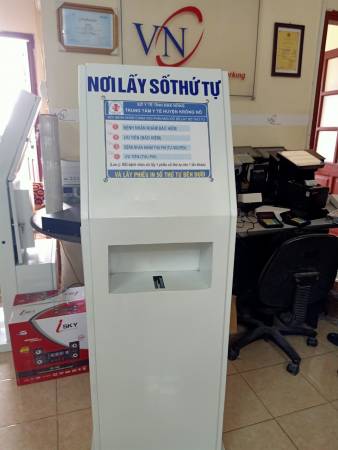 VNC hoàn thiện sản xuất, bàn giao hệ thống xếp hàng tự động cho TTYT huyện KRON NÔ - DAK NÔNG