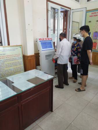 VNC hoàn thiện sản xuất, lắp đặt hệ thống xếp hàng tự động tại bộ phận 1 cửa UBND huyện Thanh Miện - Hải Dương