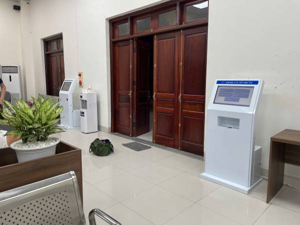 VNC QMS hoàn thiện sản xuất, cung cấp hệ thống xếp hàng tự động, Kiosk tra cứu thông tin tại UBND xã Nam Sơn - Bắc Ninh