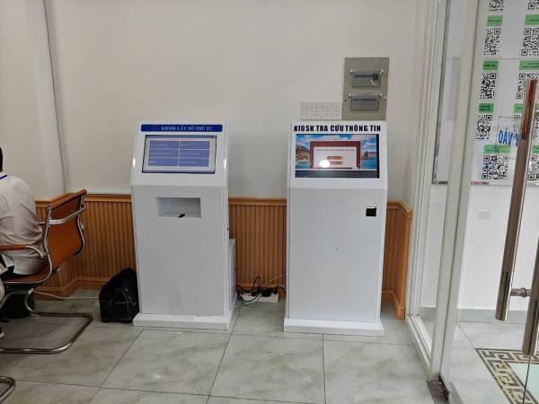 VNC QMS hoàn thiện sản xuất, cung cấp hệ thống xếp hàng tự động, Kiosk tra cứu thông tin, hệ thống đánh giá mức độ hài lòng tin tại UBND p.Chợ Lớn - TP Hồ Chí Minh