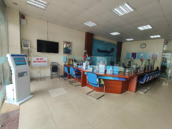 VNC hoàn thiện sản xuất lắp đặt hệ thống xếp hàng tự động tại PGD Hồng Hà - chi nhánh Viettinbank Quảng Ninh
