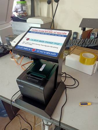 VNC hoàn thiện sản xuất máy in số thứ tự để bàn VNC PR1 cho phòng khám nhi Bác Sỹ Nguyên - Hải Phòng