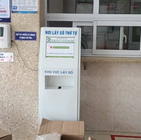 VNC QMS hoàn thiện sản xuất, lắp đặt hệ thống xếp hàng tự động tại trung tâm y tế huyện Tam Nông - Phú Thọ